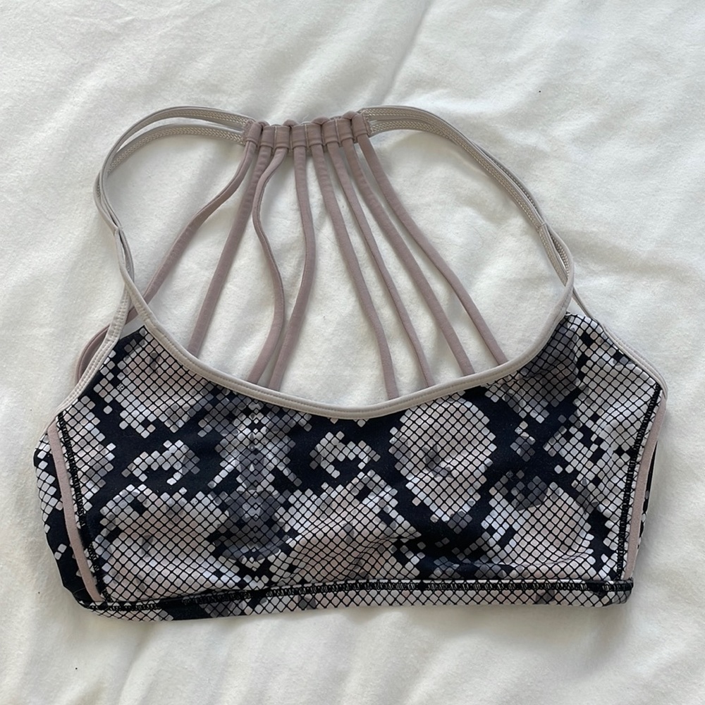 Lululemon sports bra